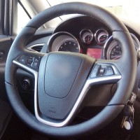 Оплетка на руль из натуральной кожи Opel Insignia I 2008-2013 г.в. (для замены штатной кожи, черная)